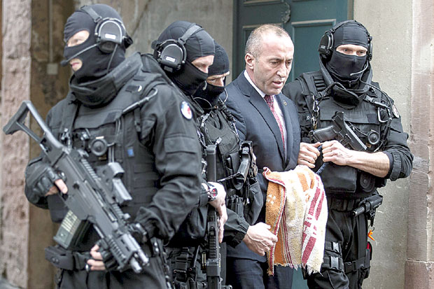 Пред Рамушом три путића